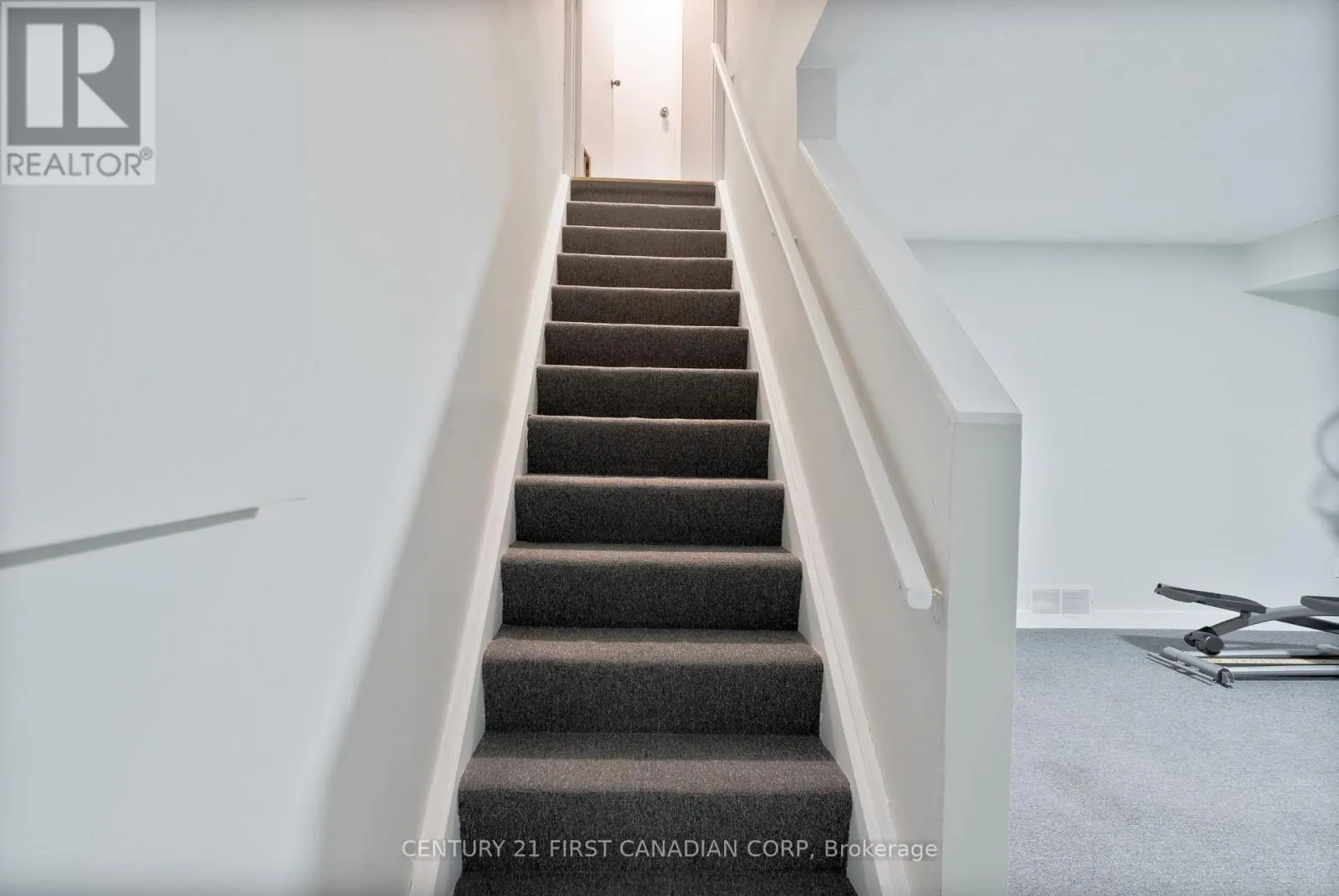 21 - 320 WESTMINSTER AVENUE, #21