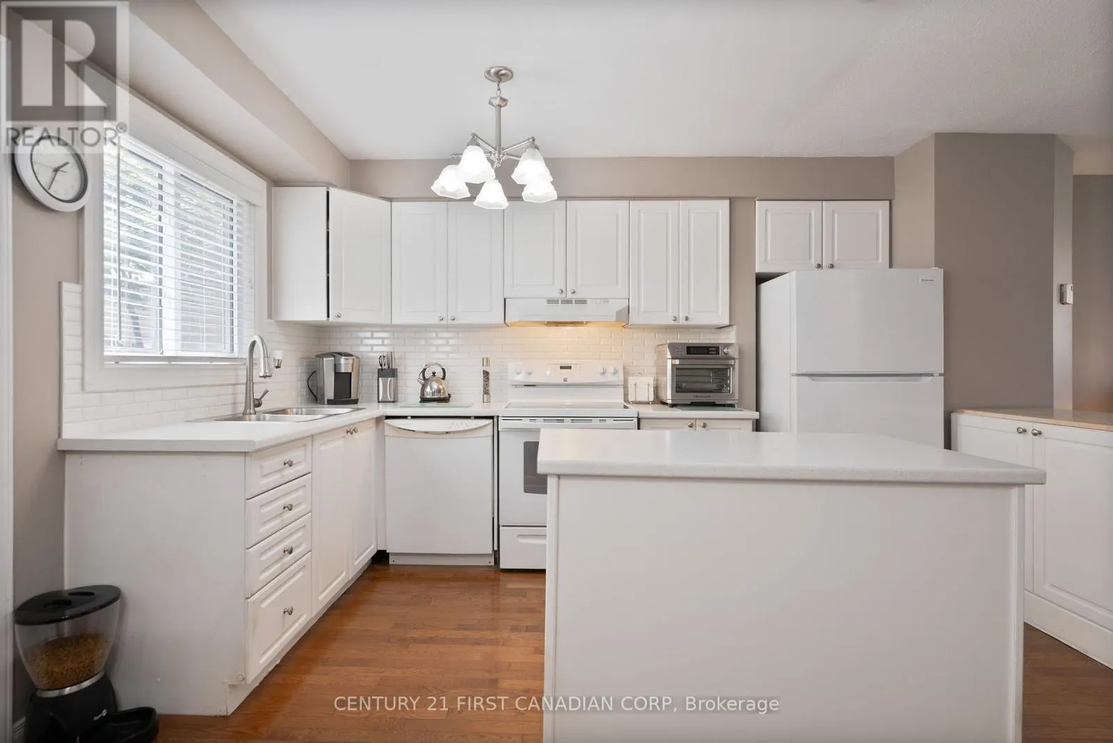 21 - 320 WESTMINSTER AVENUE, #21