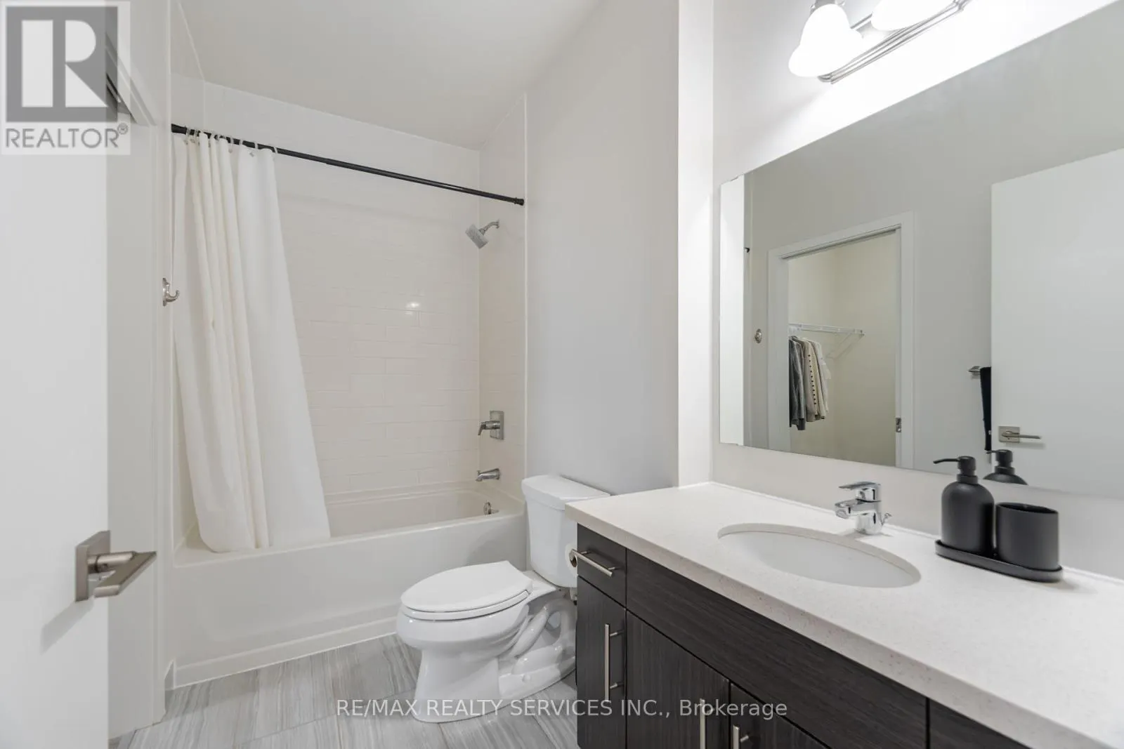 311 - 690 KING STREET W