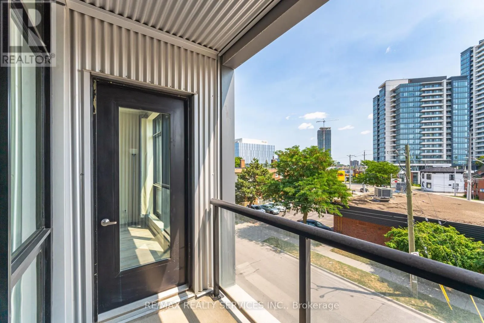 311 - 690 KING STREET W