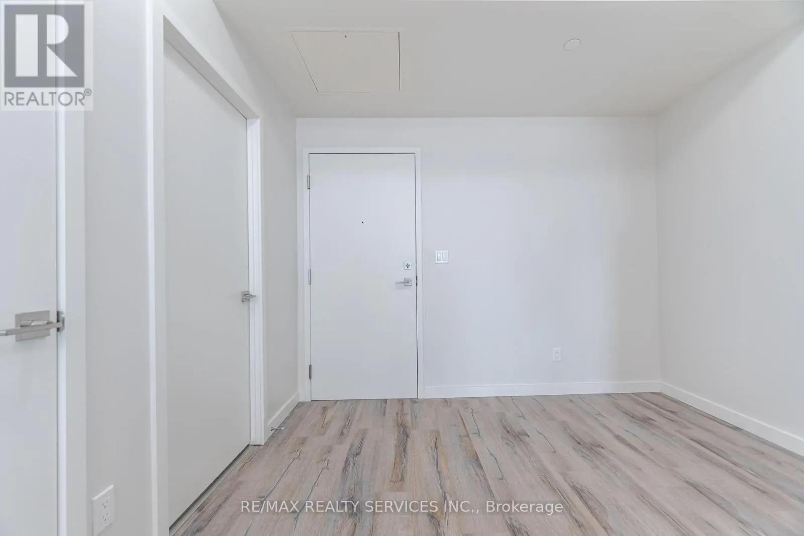 311 - 690 KING STREET W