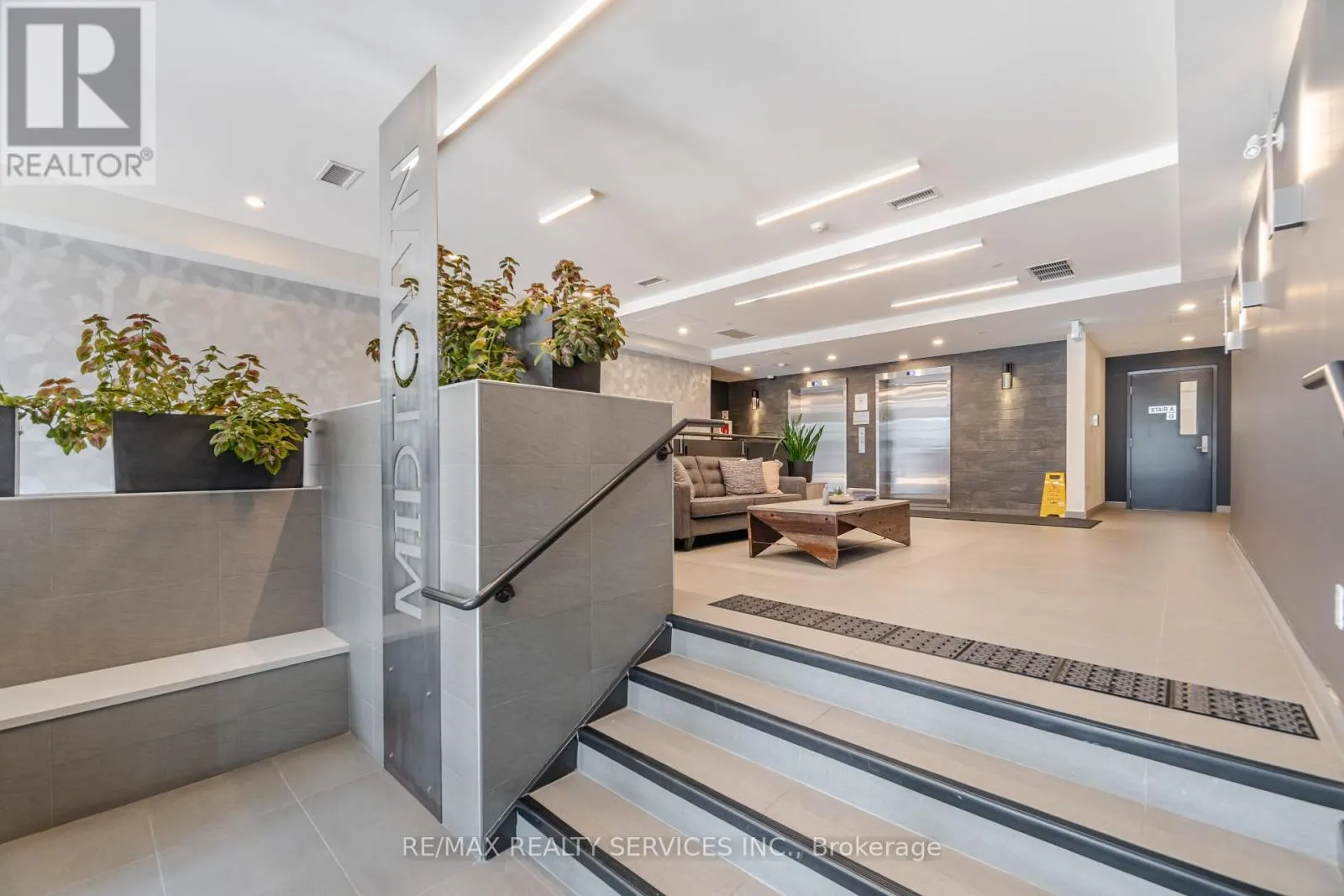 311 - 690 KING STREET W