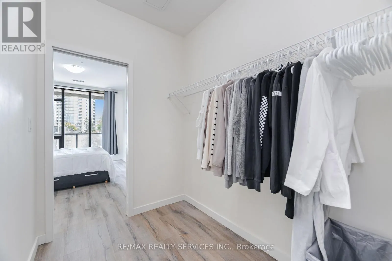 311 - 690 KING STREET W