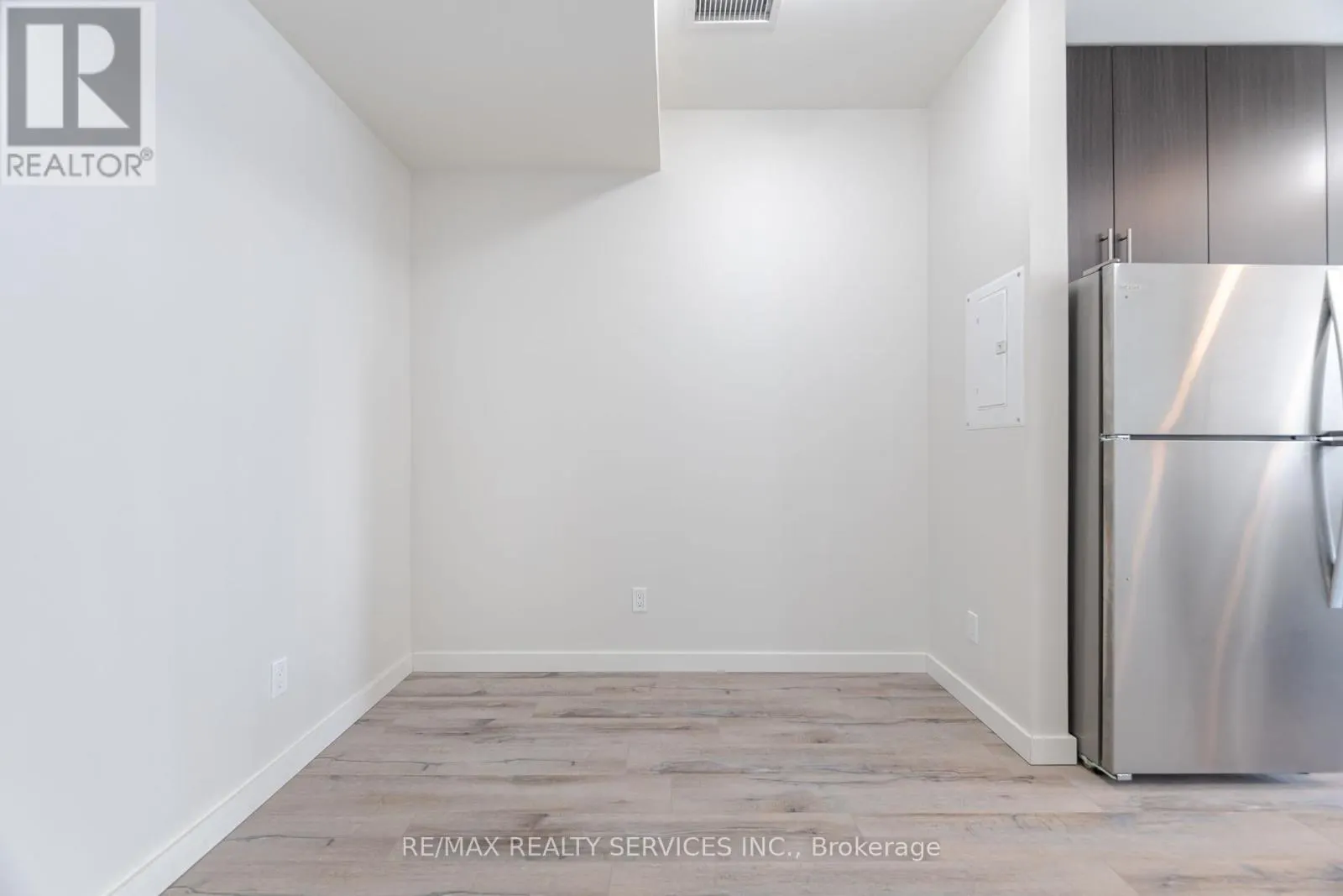 311 - 690 KING STREET W