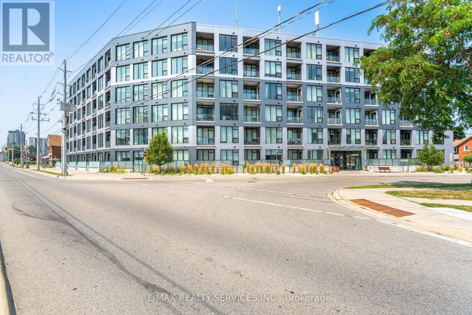 311 - 690 KING STREET W
