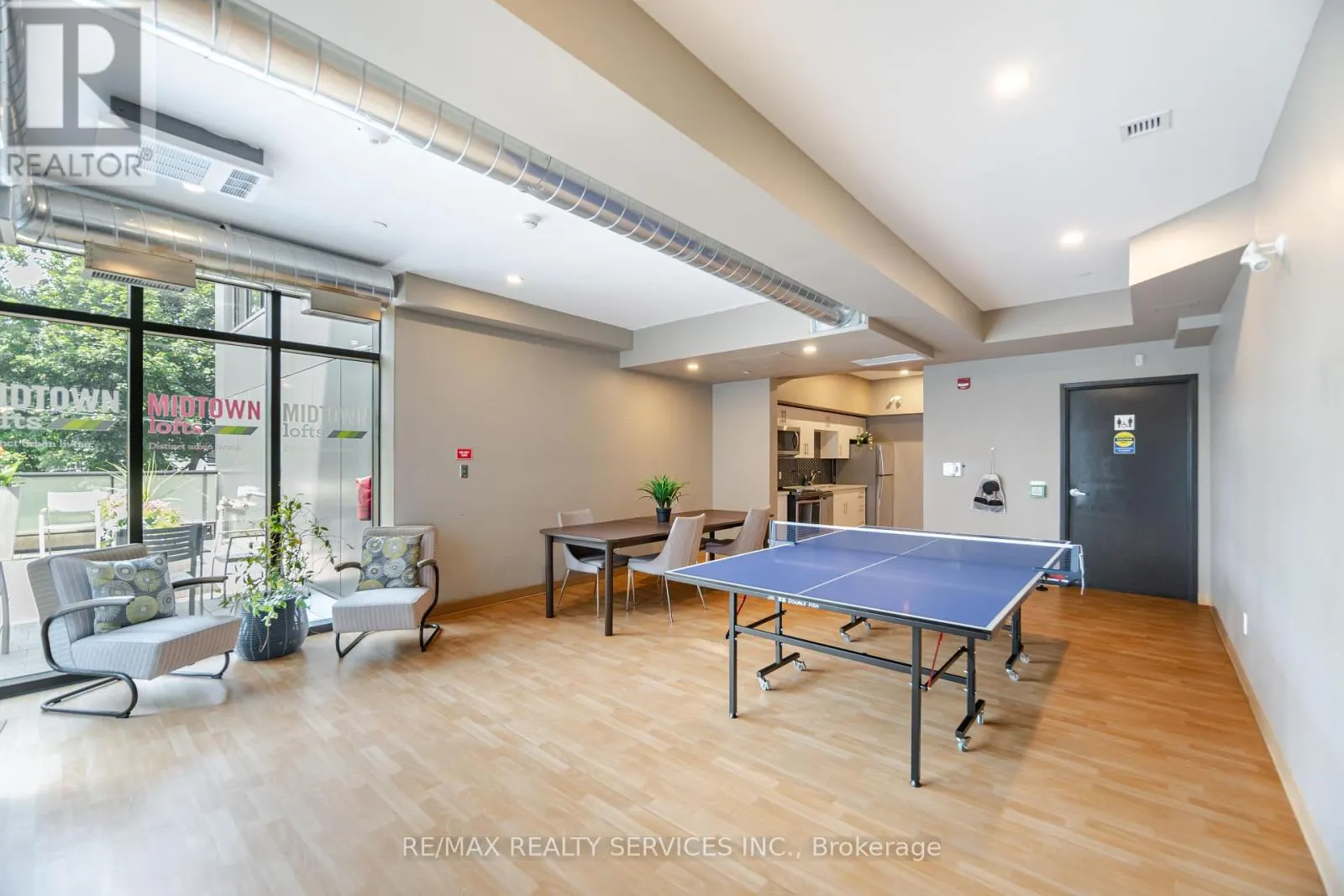 311 - 690 KING STREET W