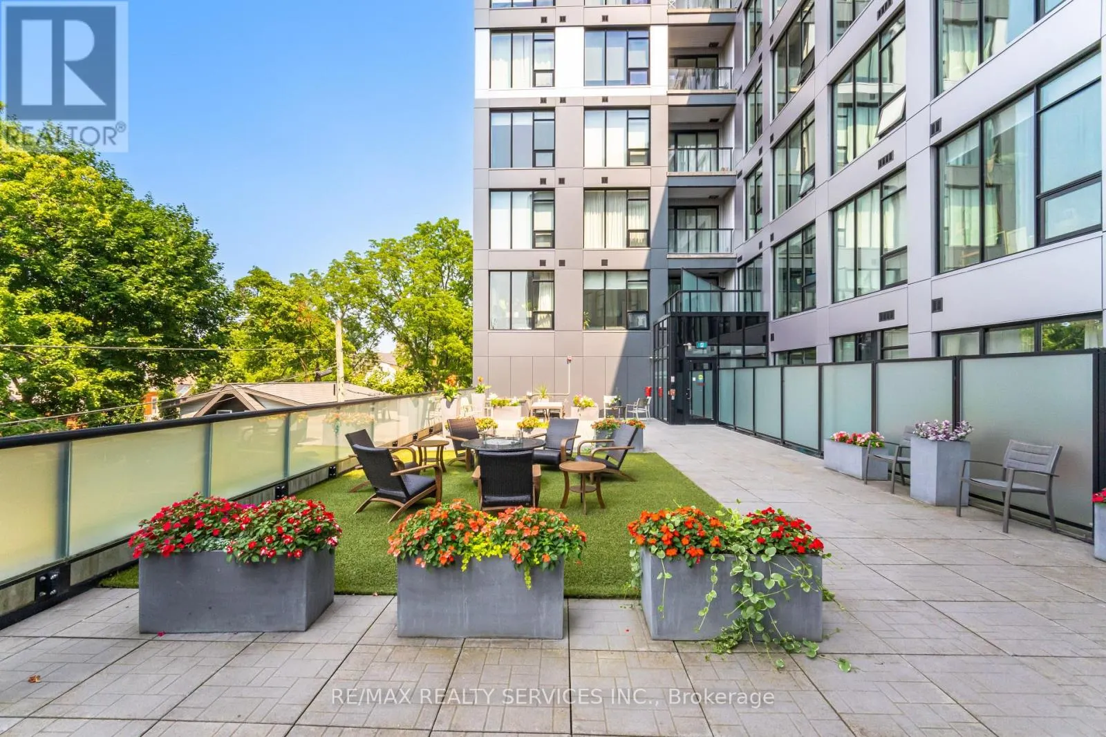 311 - 690 KING STREET W