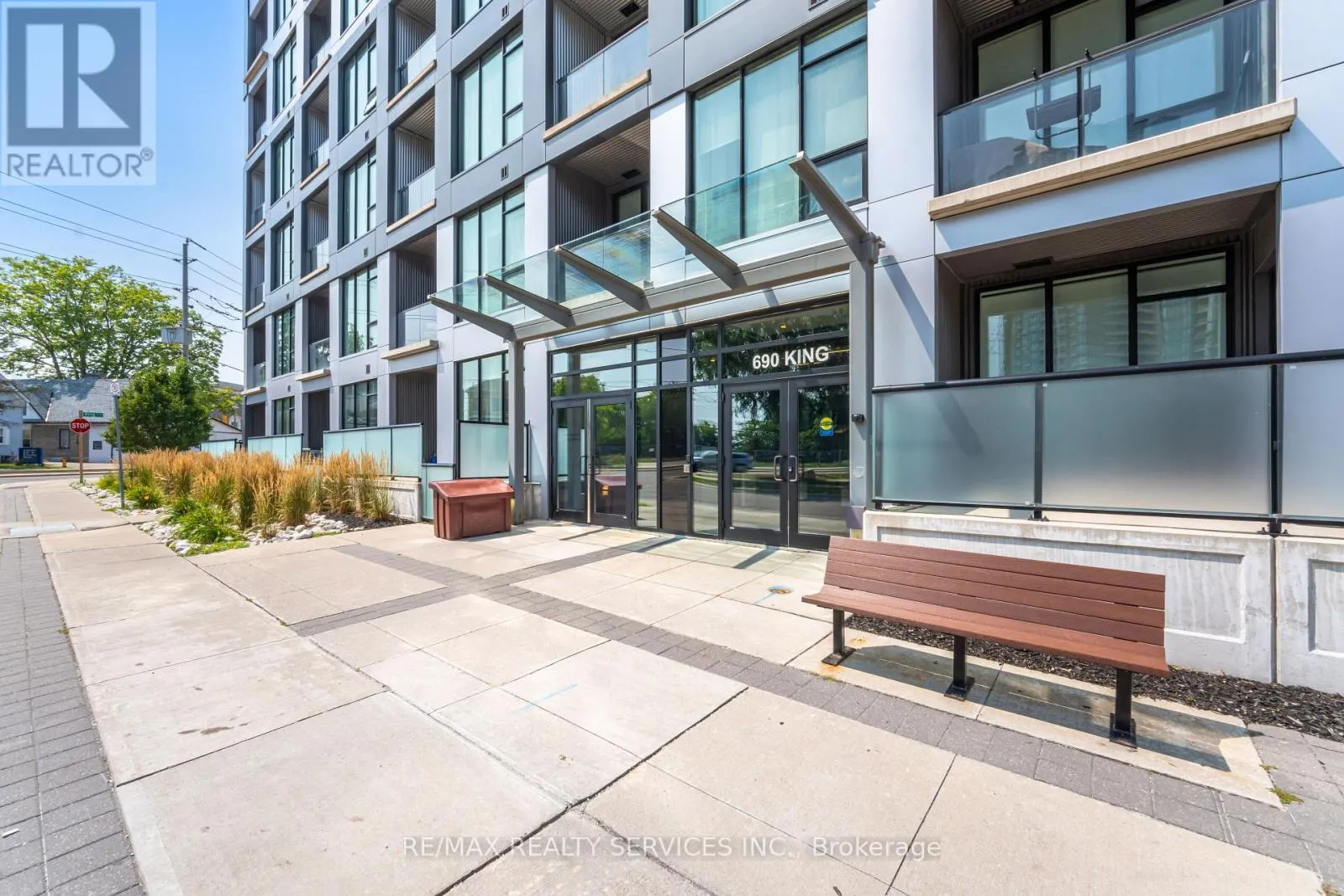 311 - 690 KING STREET W