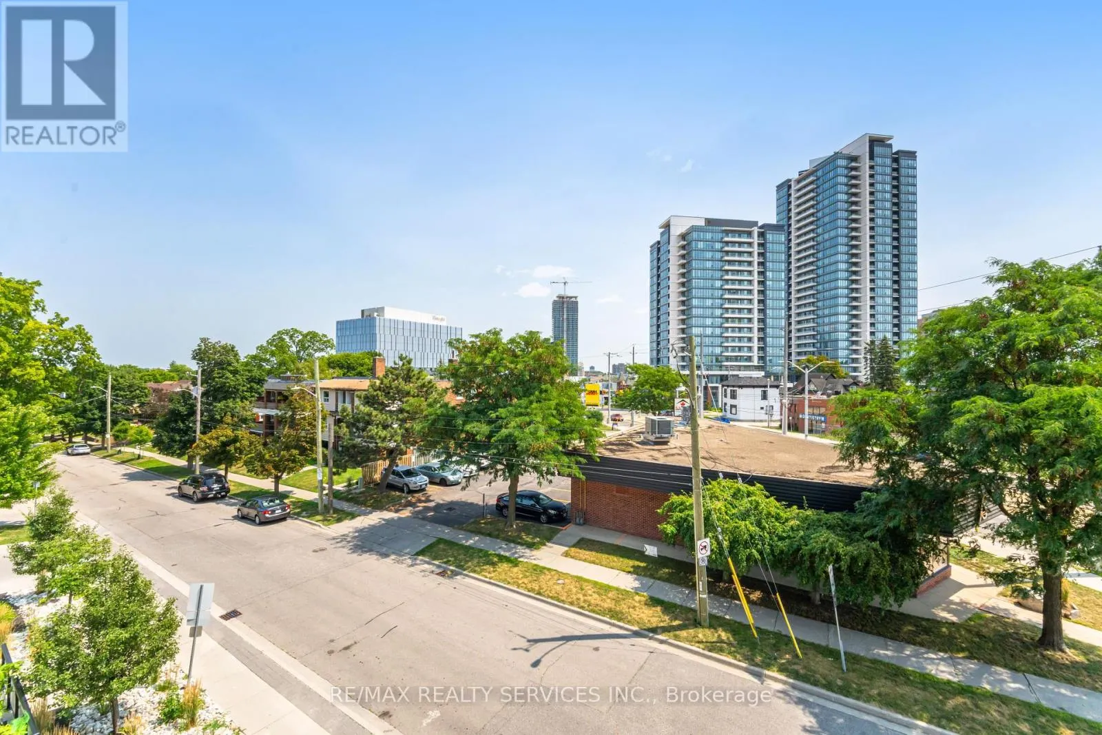 311 - 690 KING STREET W