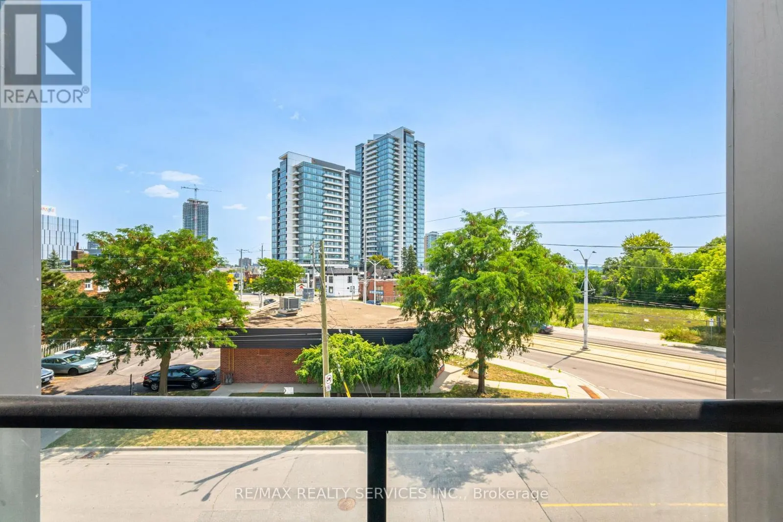 311 - 690 KING STREET W