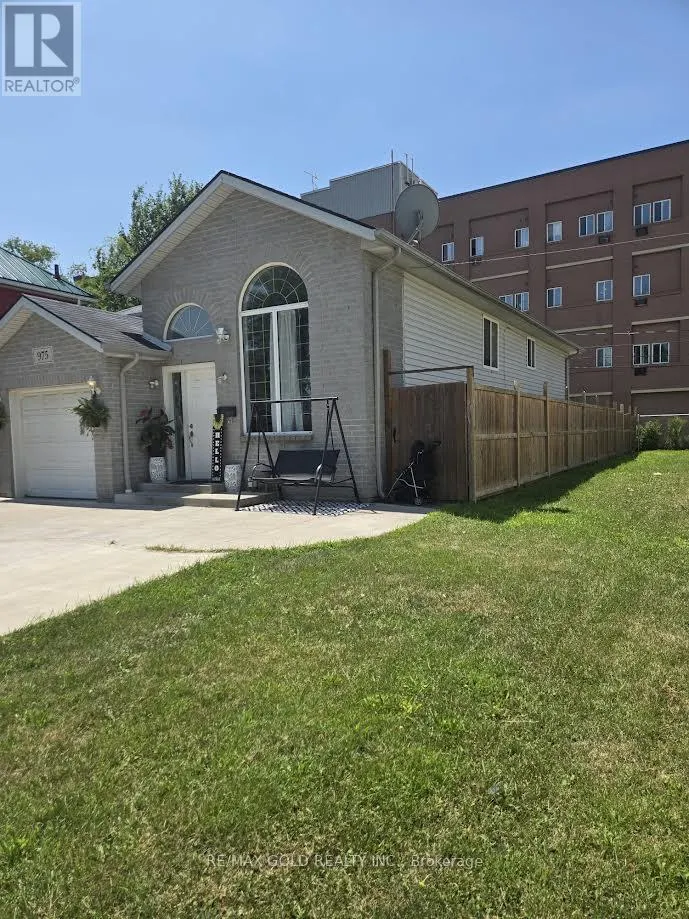 975 ALBERT ROAD
