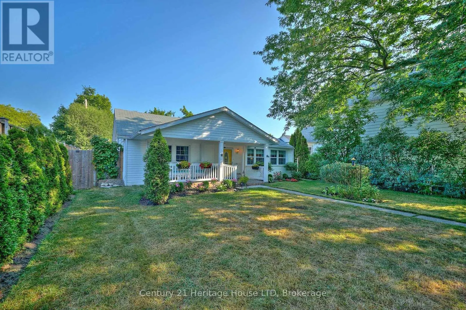 662 LAKESHORE ROAD W