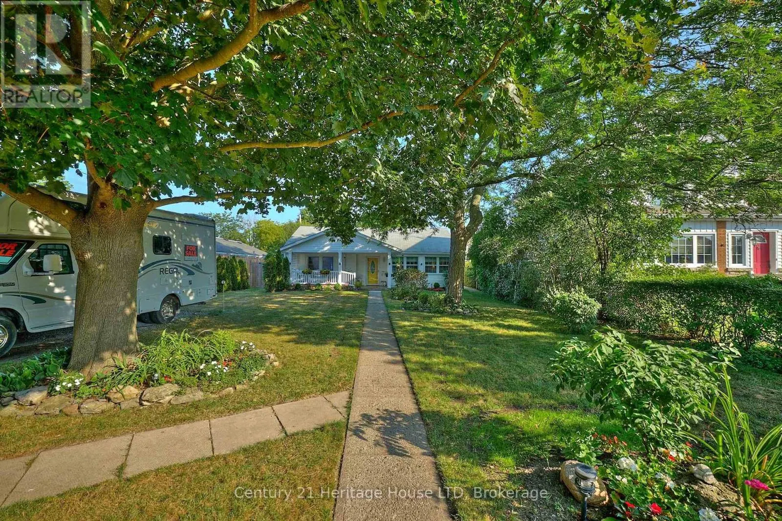 662 LAKESHORE ROAD W