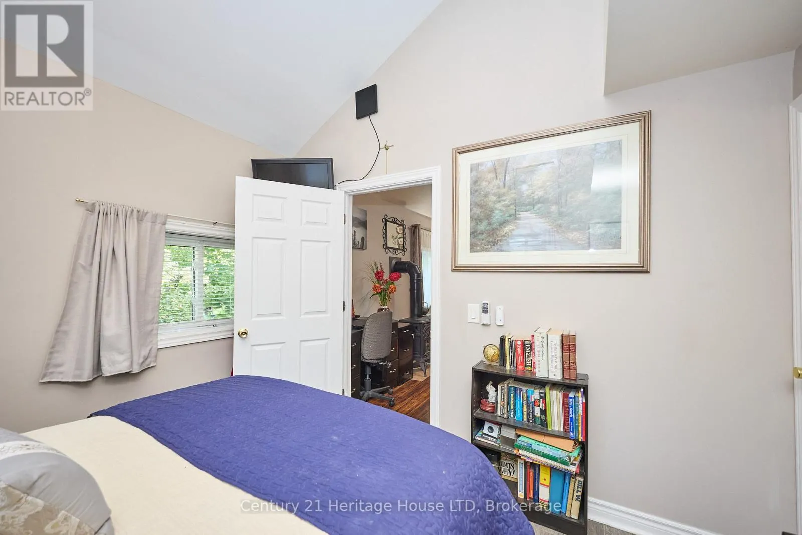 662 LAKESHORE ROAD W