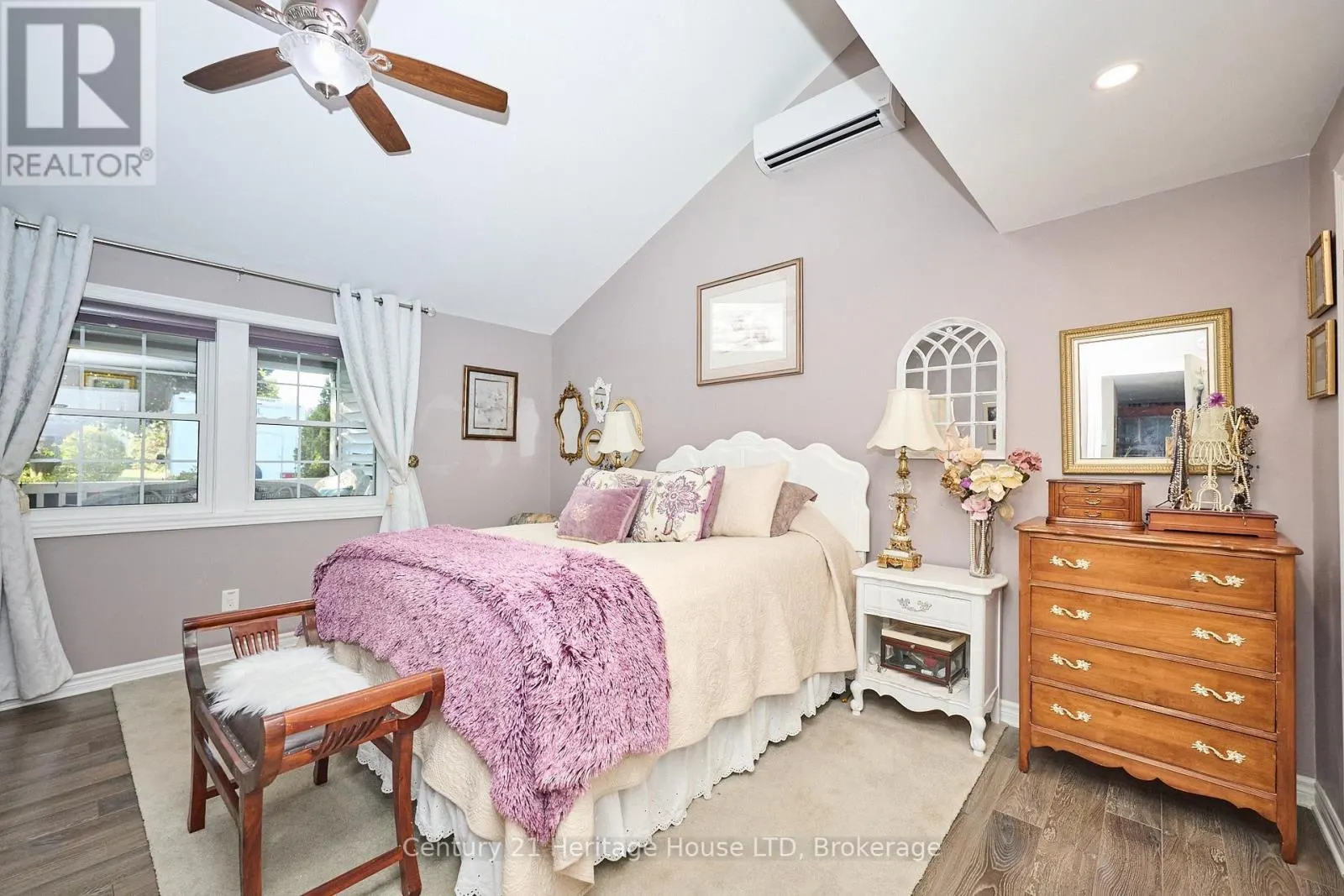 662 LAKESHORE ROAD W