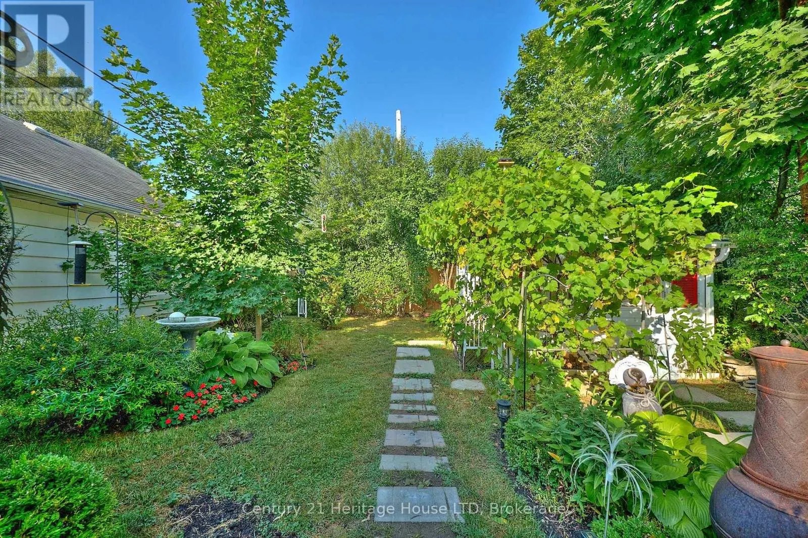 662 LAKESHORE ROAD W