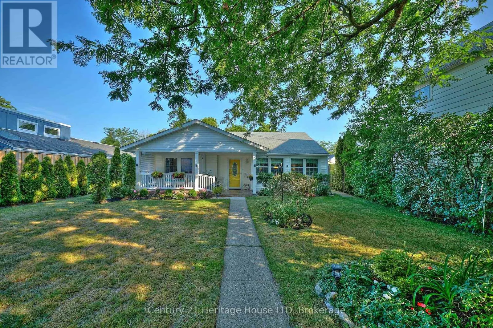 662 LAKESHORE ROAD W
