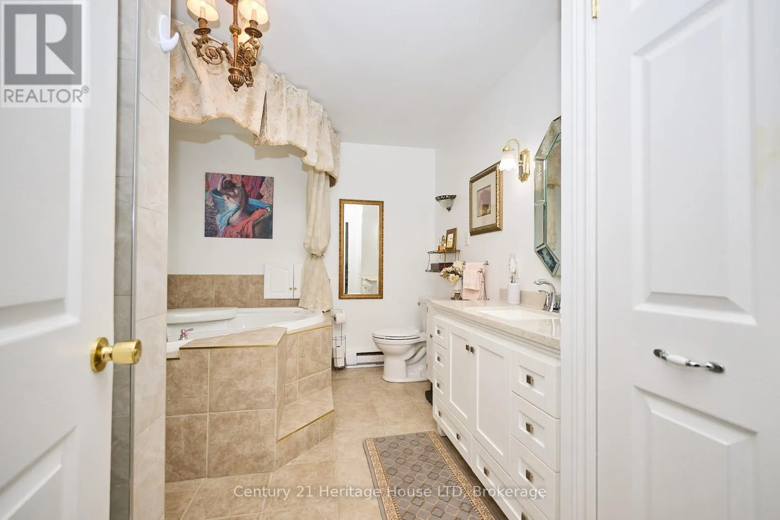 662 LAKESHORE ROAD W
