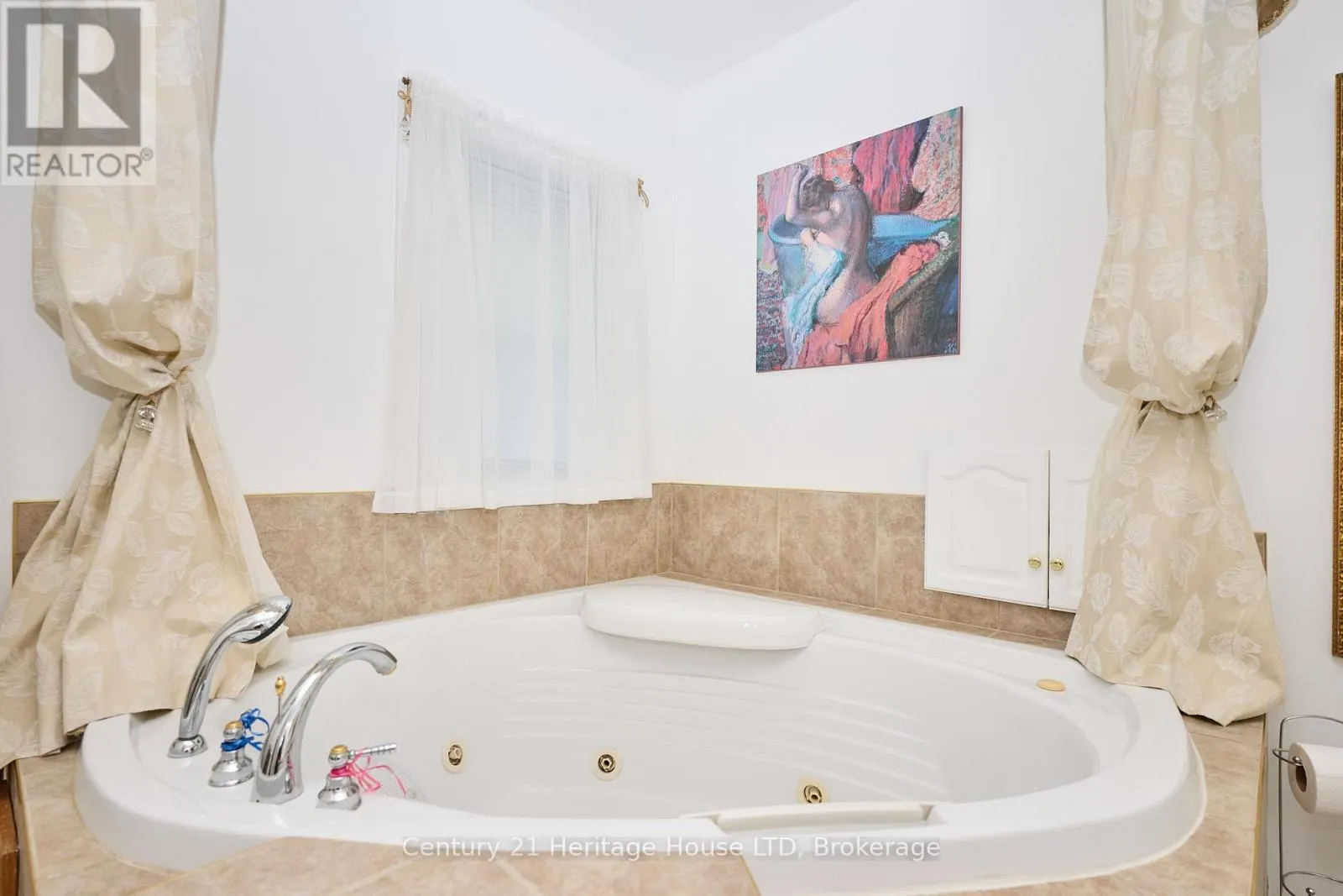 662 LAKESHORE ROAD W