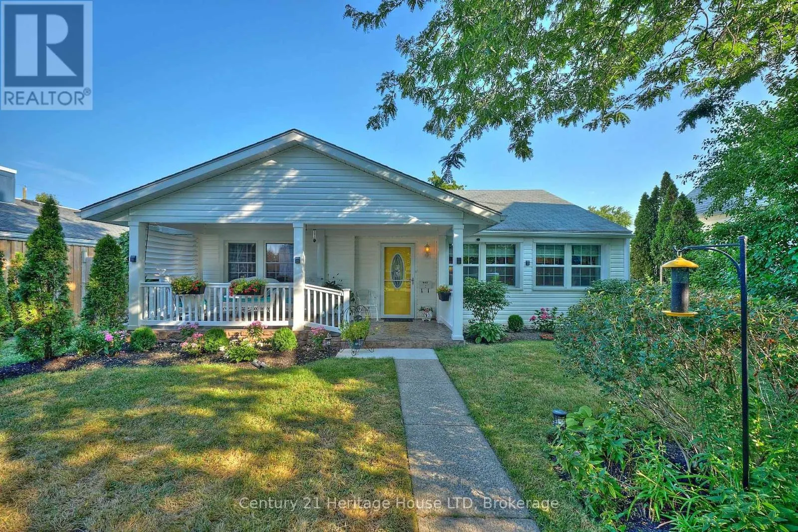 662 LAKESHORE ROAD W