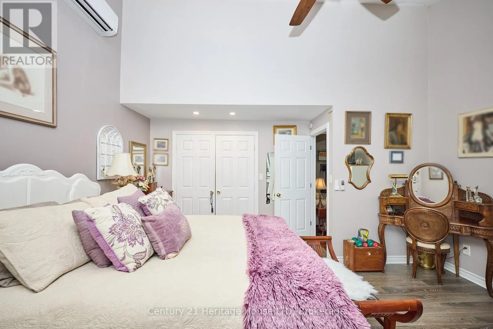 662 LAKESHORE ROAD W