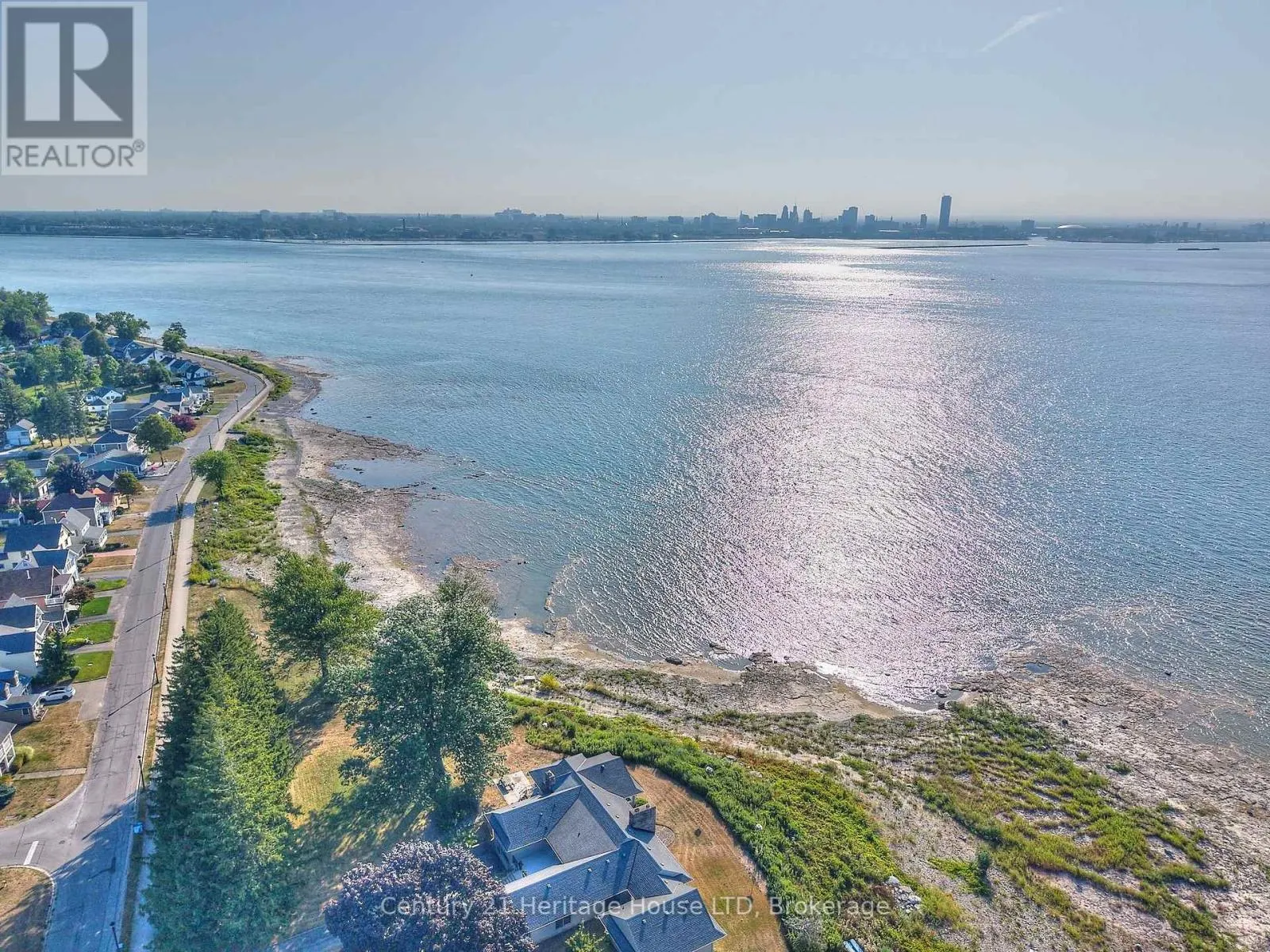 662 LAKESHORE ROAD W