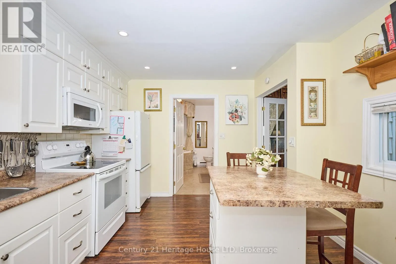 662 LAKESHORE ROAD W