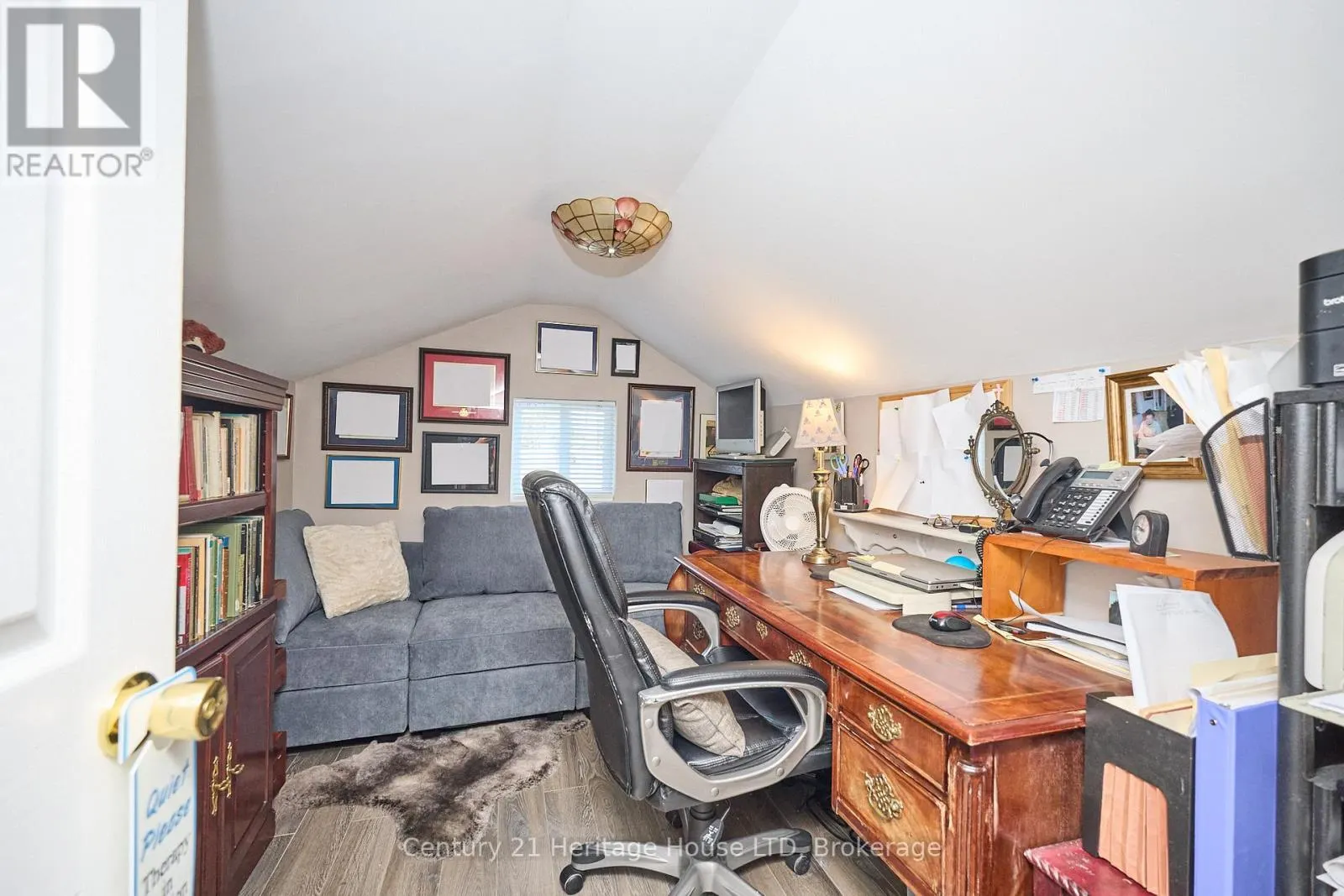662 LAKESHORE ROAD W