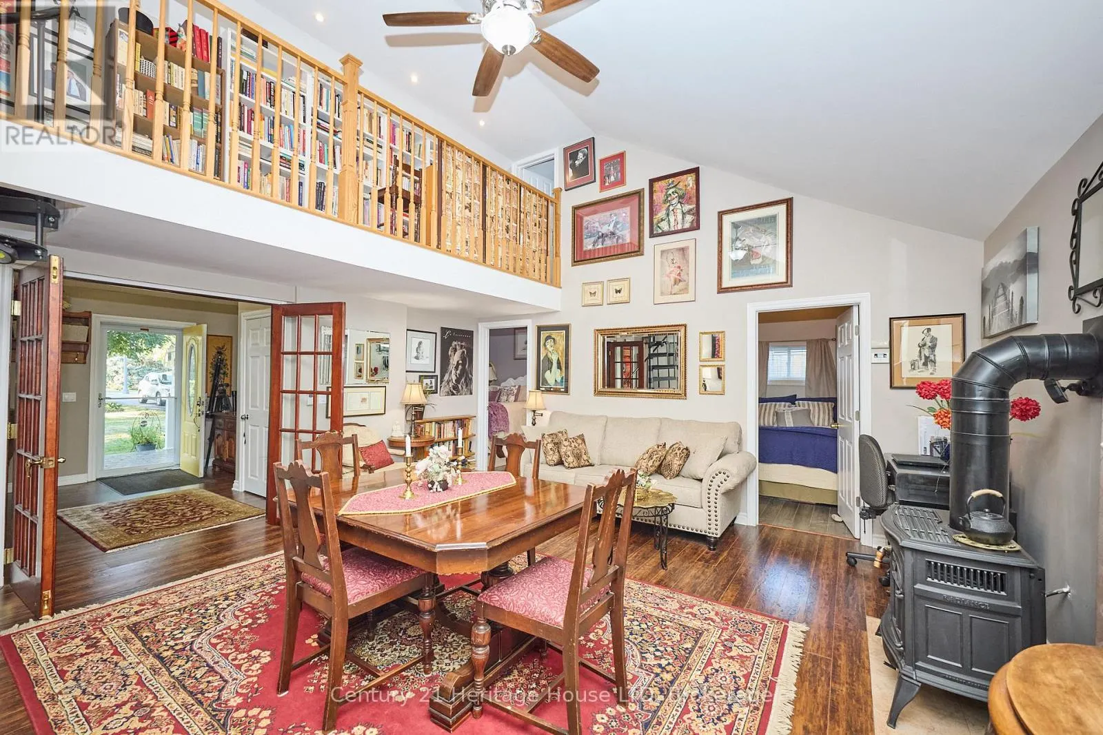 662 LAKESHORE ROAD W