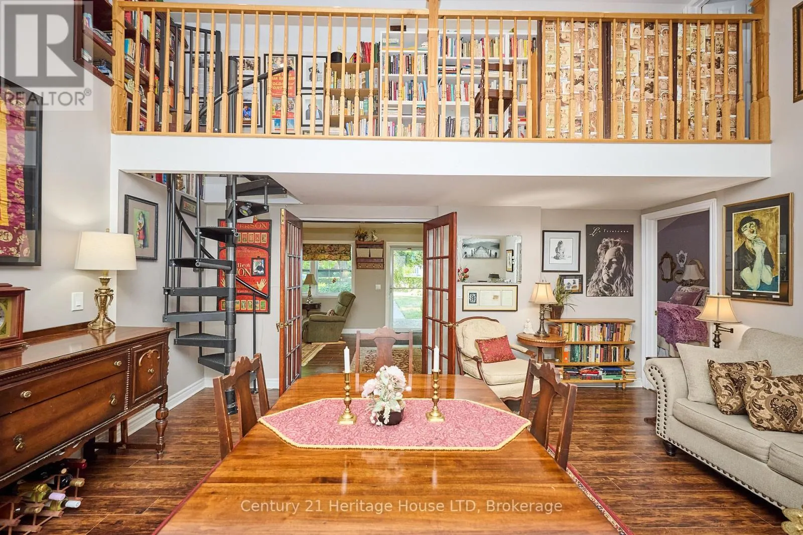 662 LAKESHORE ROAD W