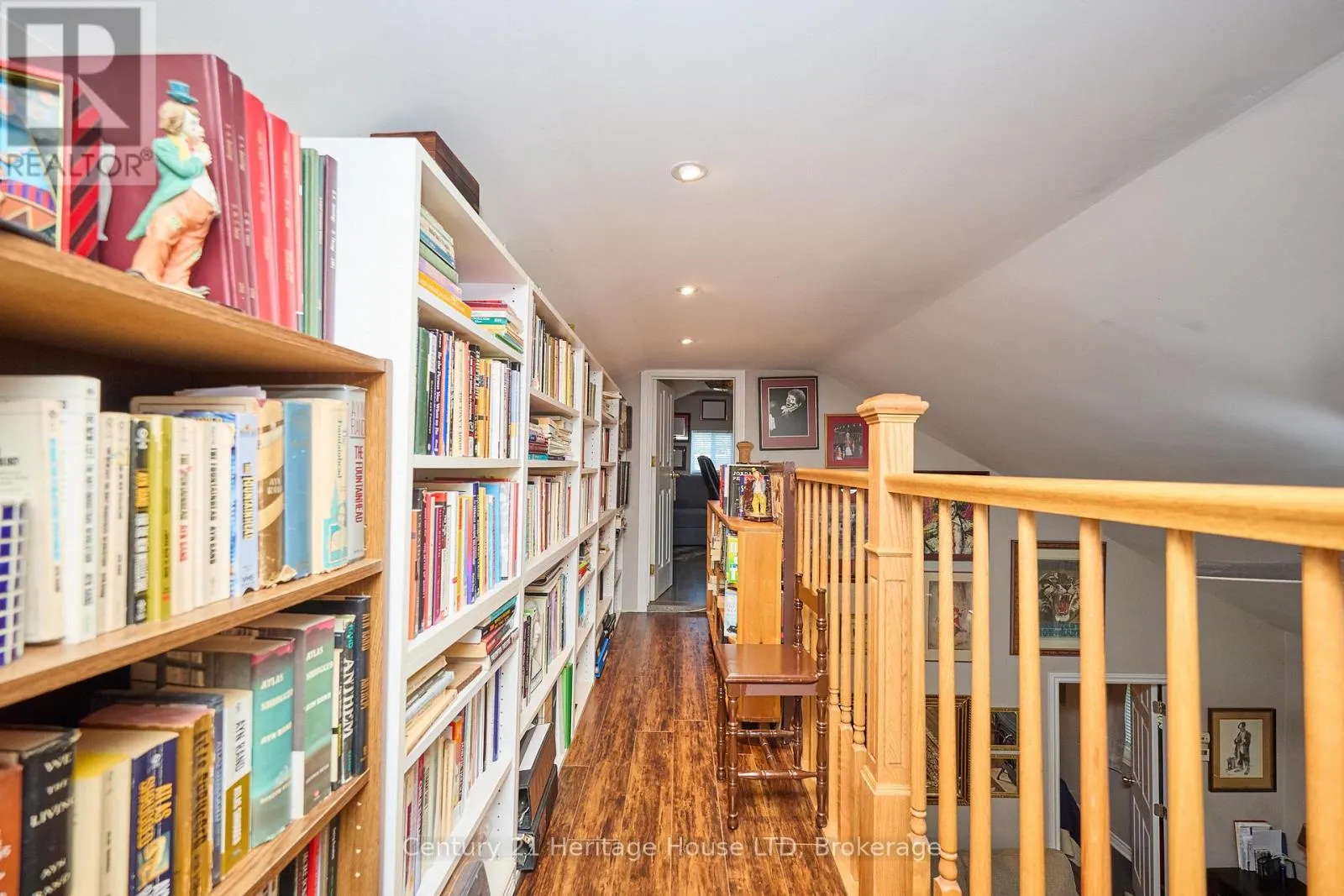 662 LAKESHORE ROAD W