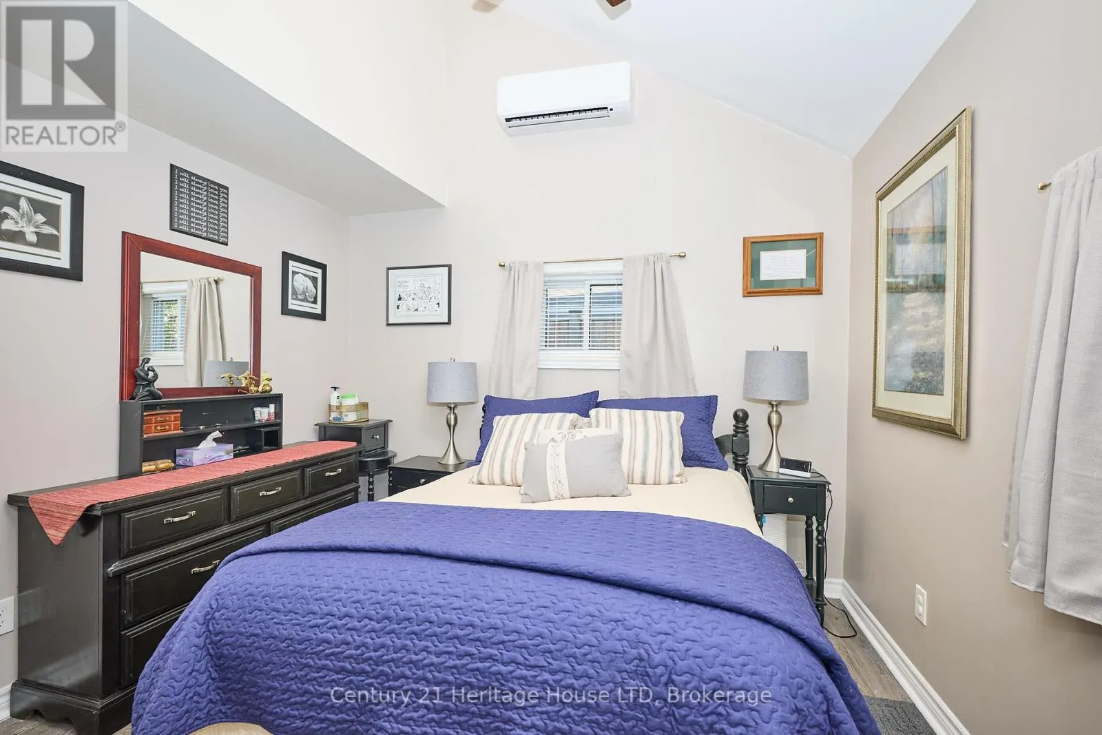 662 LAKESHORE ROAD W