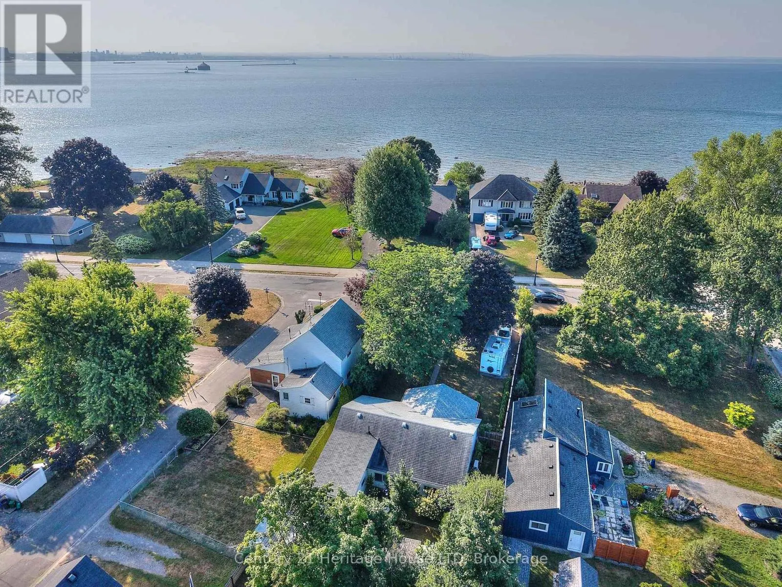 662 LAKESHORE ROAD W