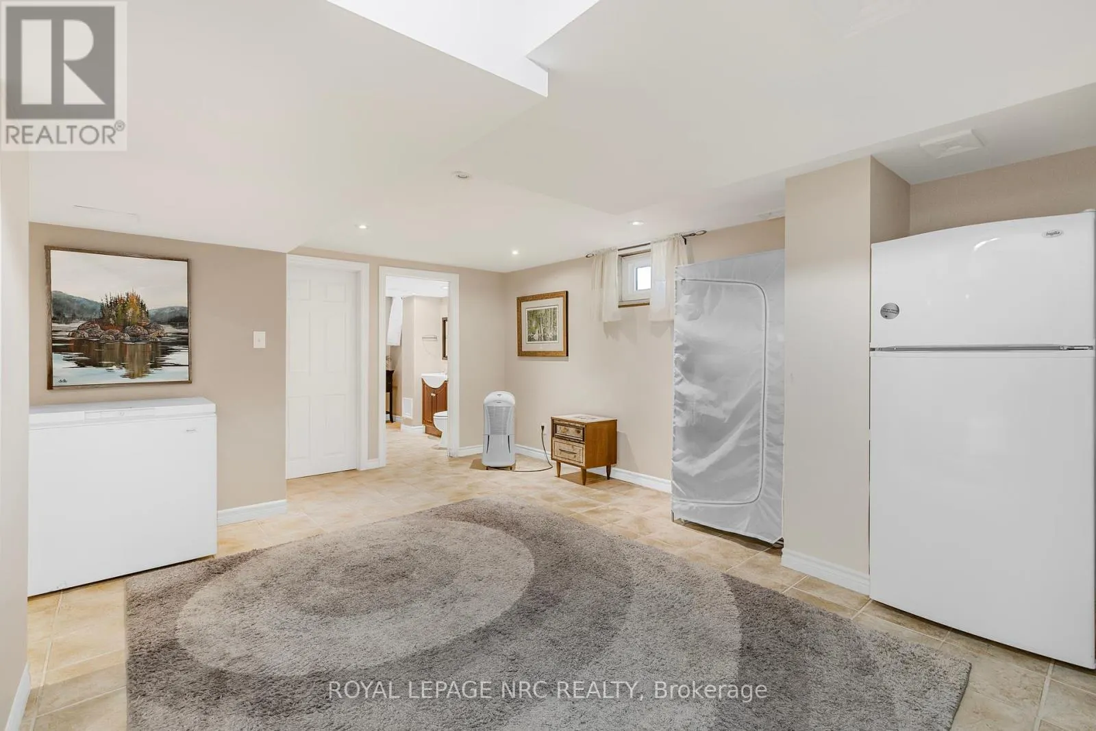 32 WHITTAKER AVENUE