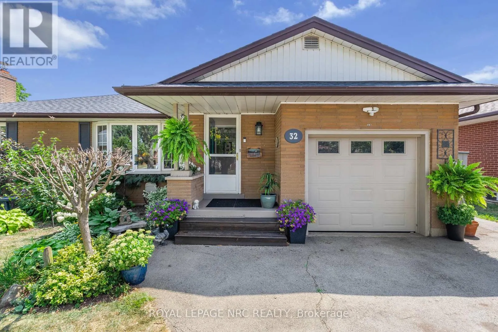 32 WHITTAKER AVENUE