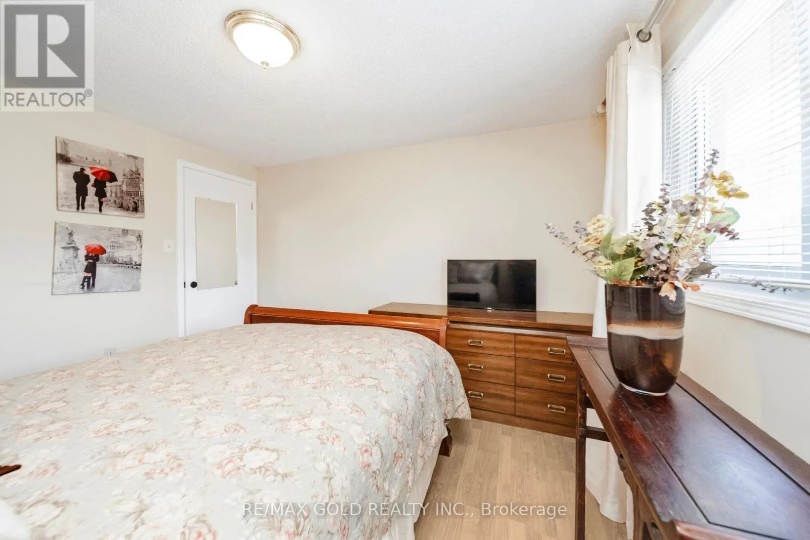 8 - 494 BARTON STREET