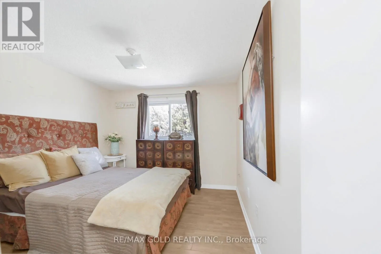 8 - 494 BARTON STREET