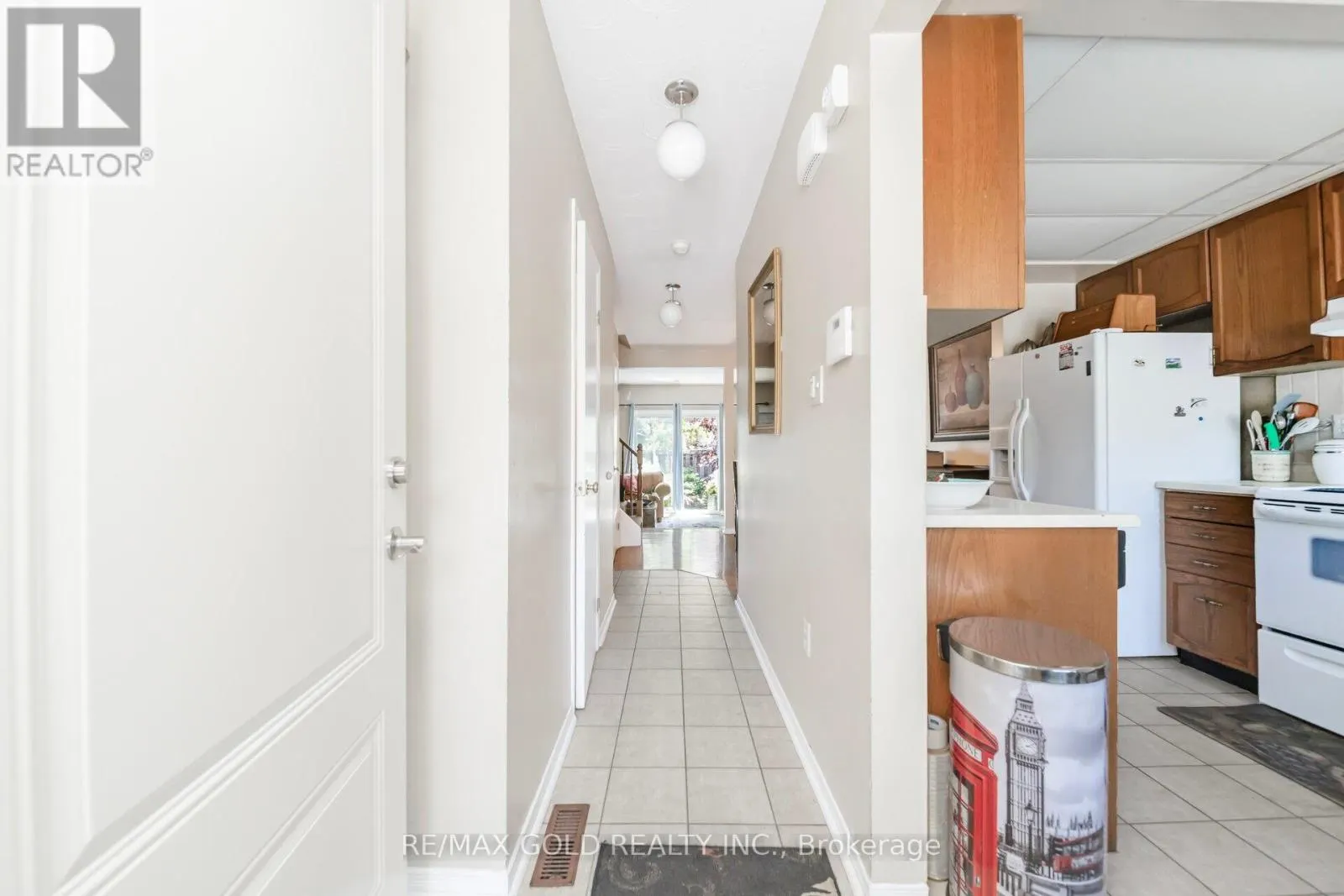 8 - 494 BARTON STREET