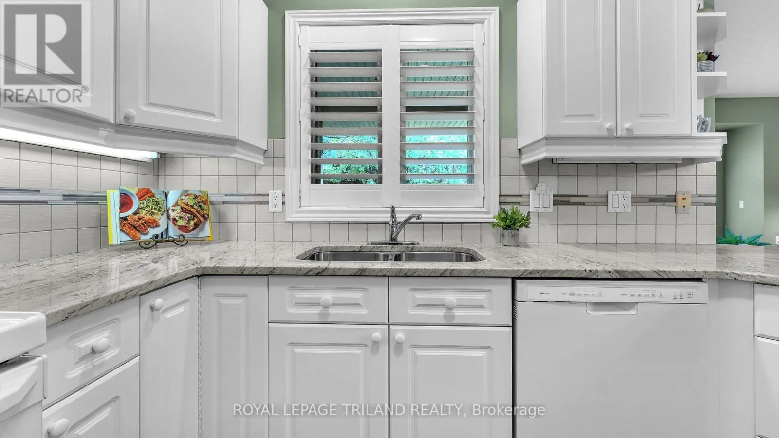 28 - 1574 RICHMOND STREET, #28