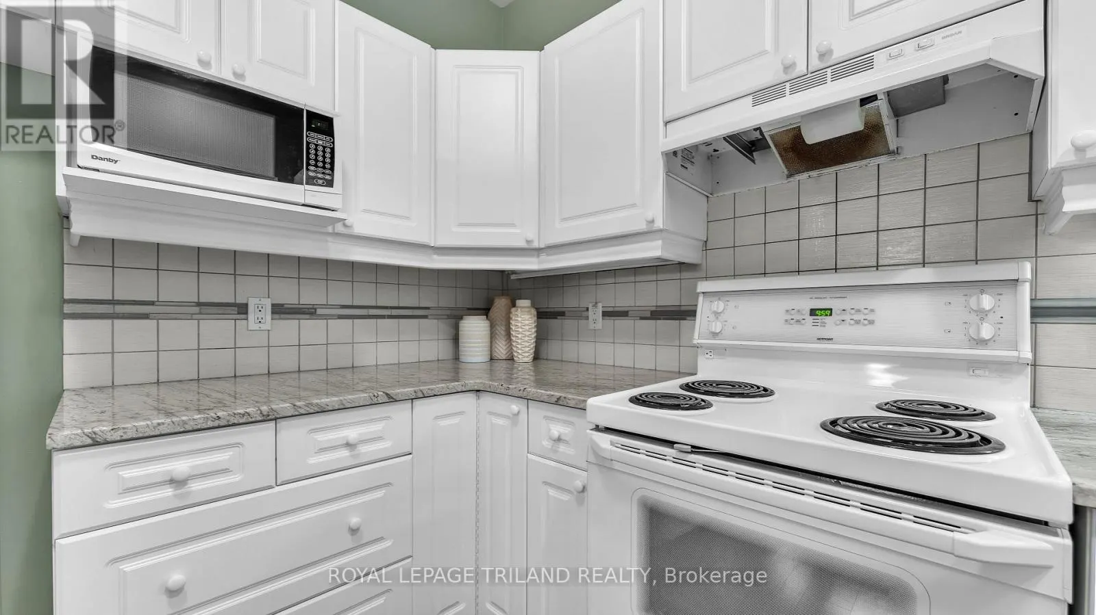 28 - 1574 RICHMOND STREET, #28
