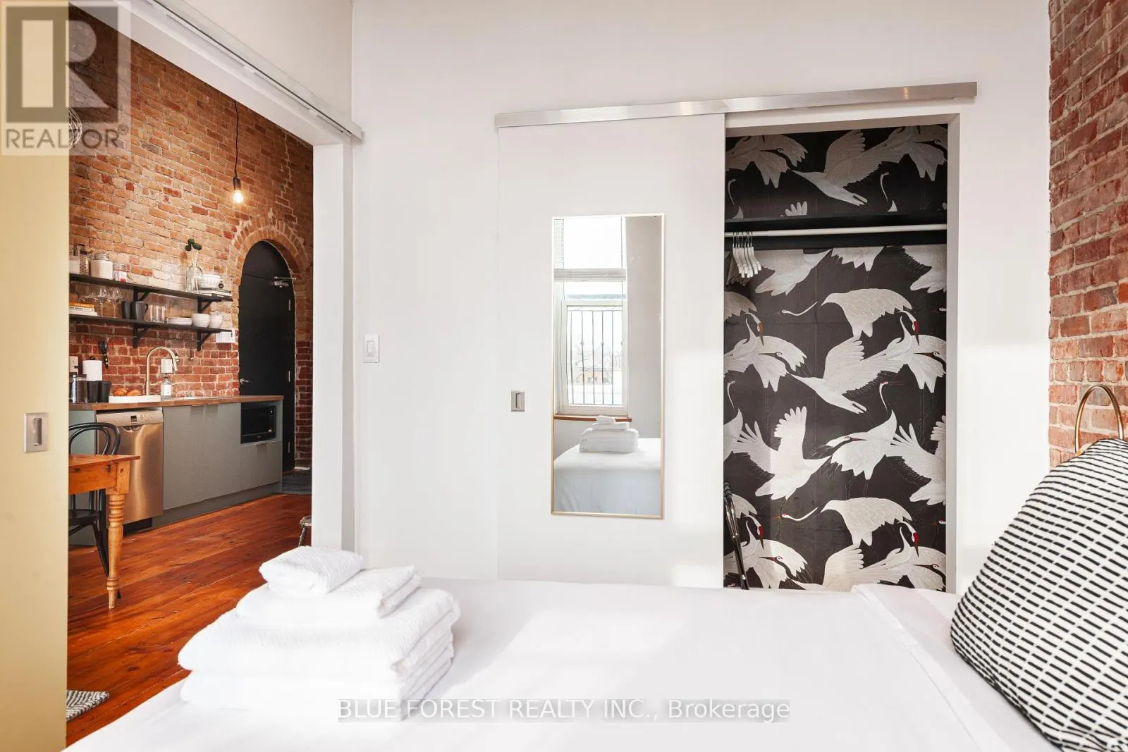 302 - 64 WELLINGTON STREET, #302