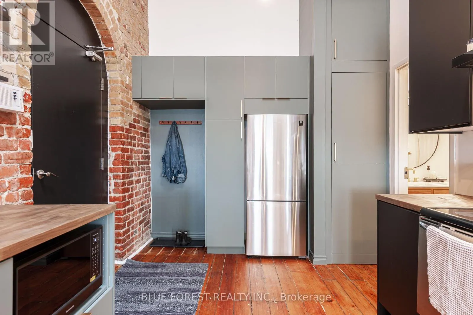 302 - 64 WELLINGTON STREET, #302