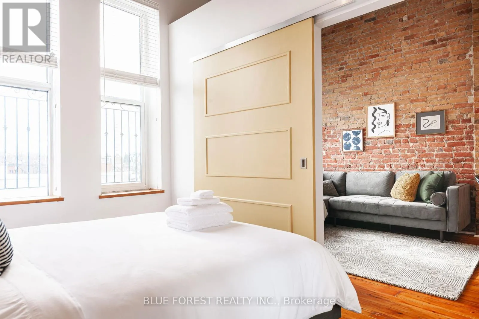 302 - 64 WELLINGTON STREET, #302