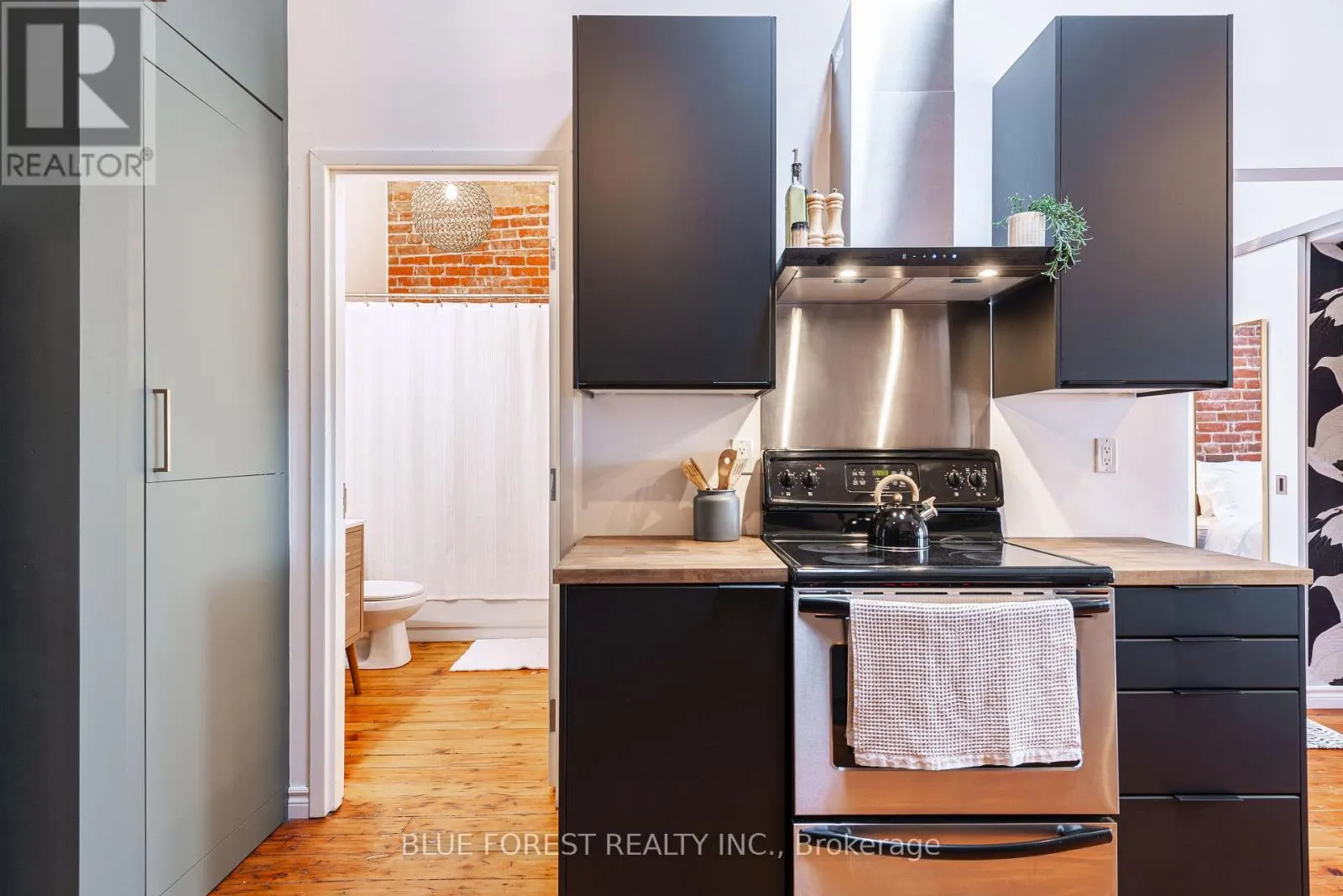 302 - 64 WELLINGTON STREET, #302