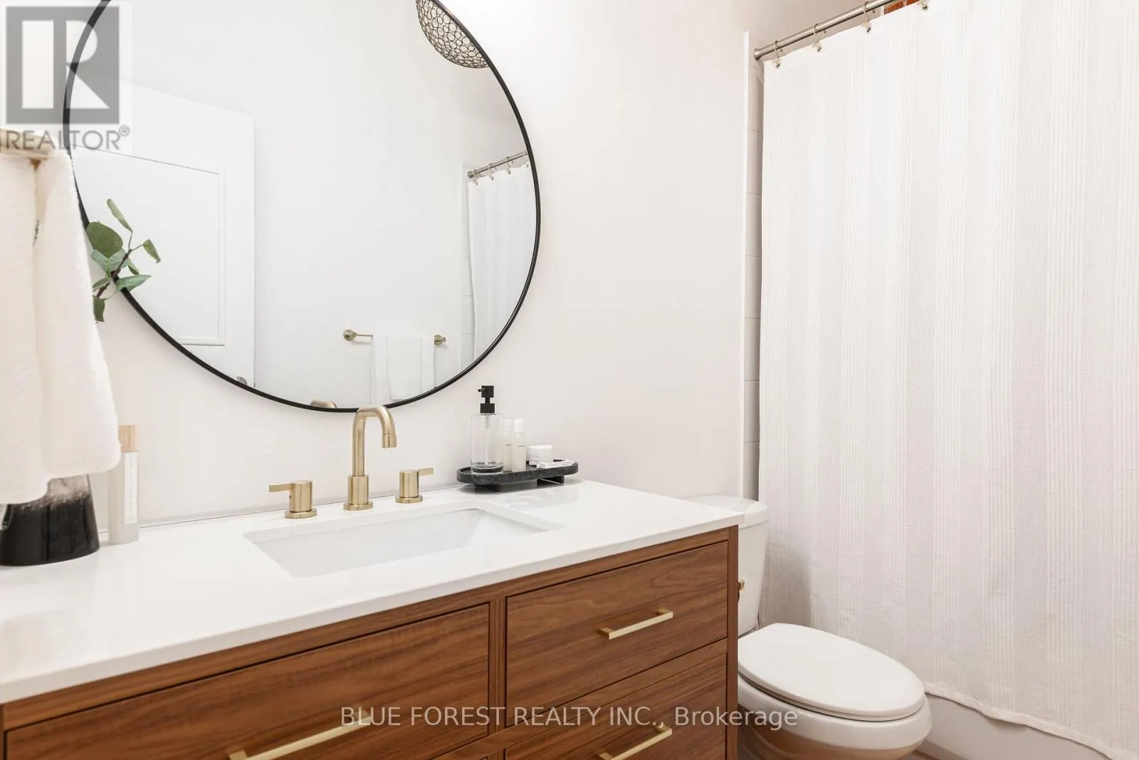 302 - 64 WELLINGTON STREET, #302