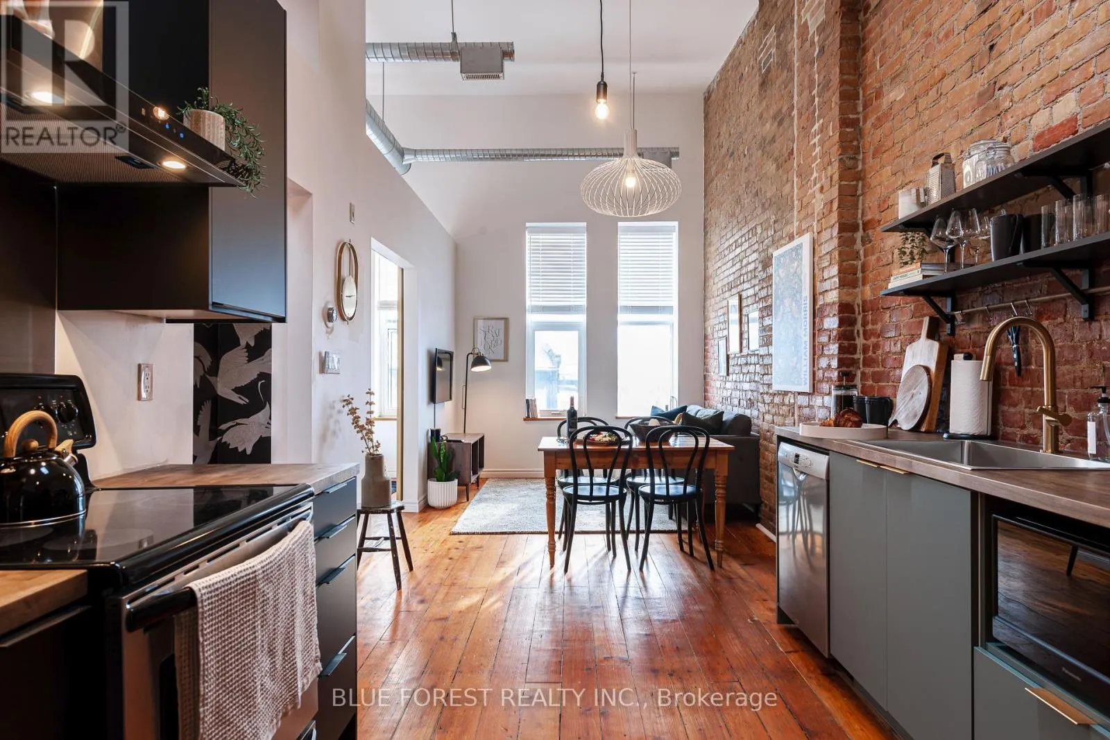 302 - 64 WELLINGTON STREET, #302
