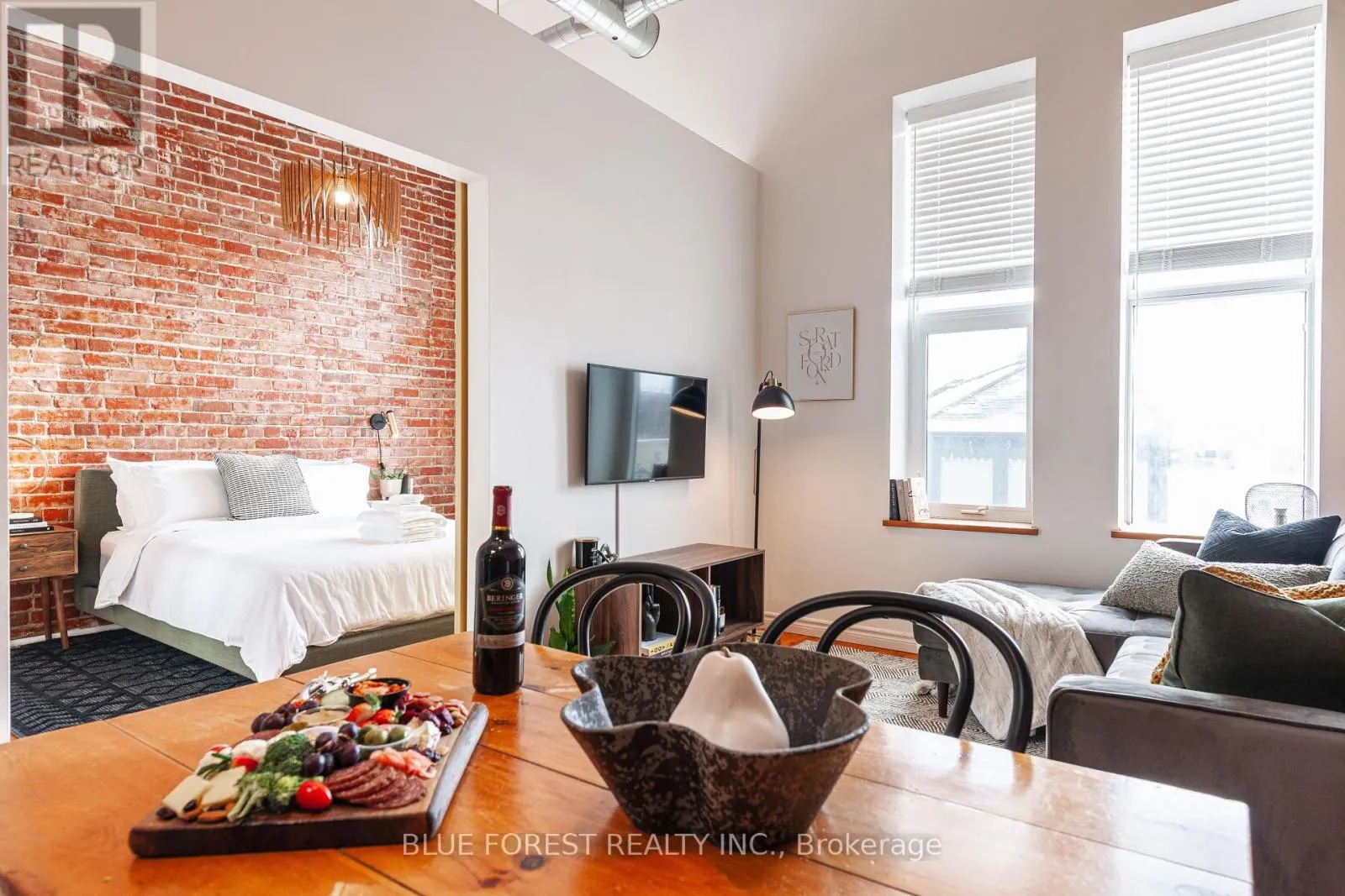 302 - 64 WELLINGTON STREET, #302