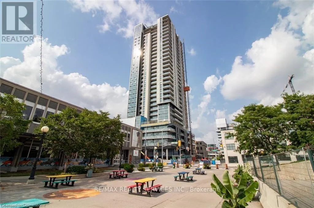405 - 60 CHARLES STREET