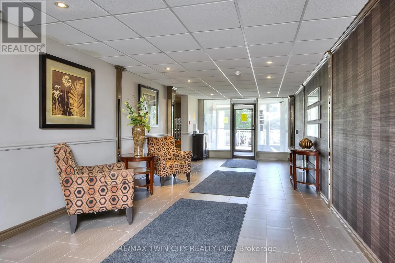 211 - 35 GREEN VALLEY DRIVE