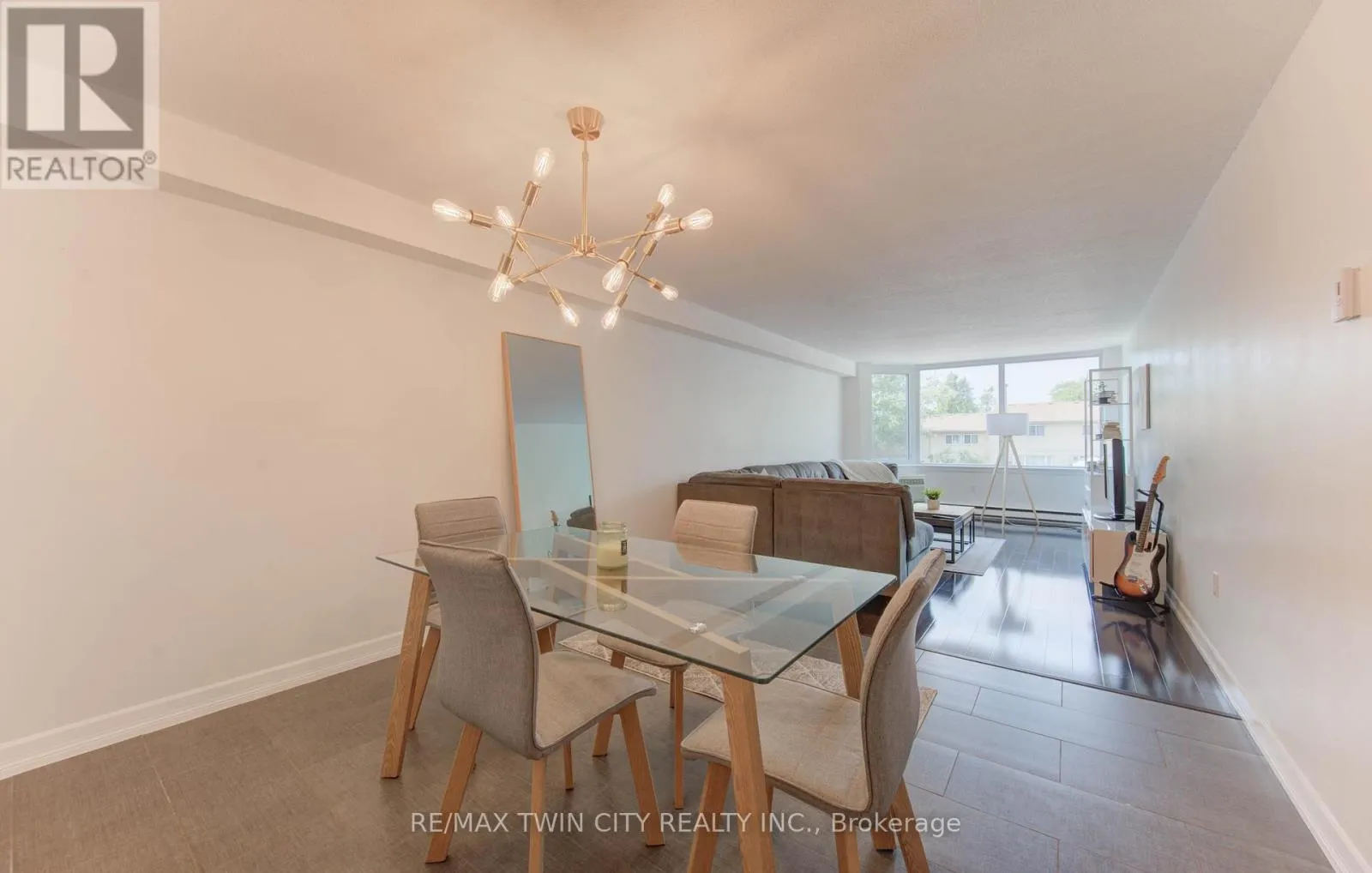 211 - 35 GREEN VALLEY DRIVE